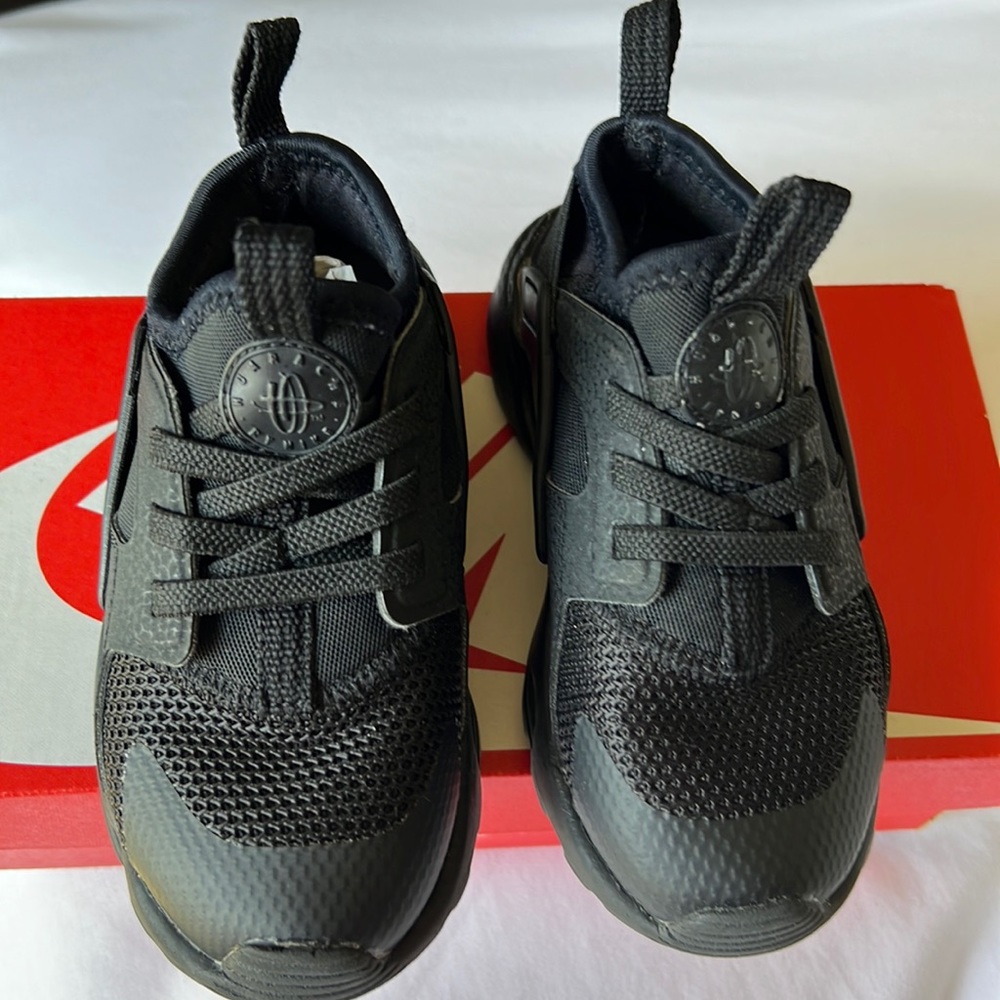 Boys 9c Nike Huarachre Run
